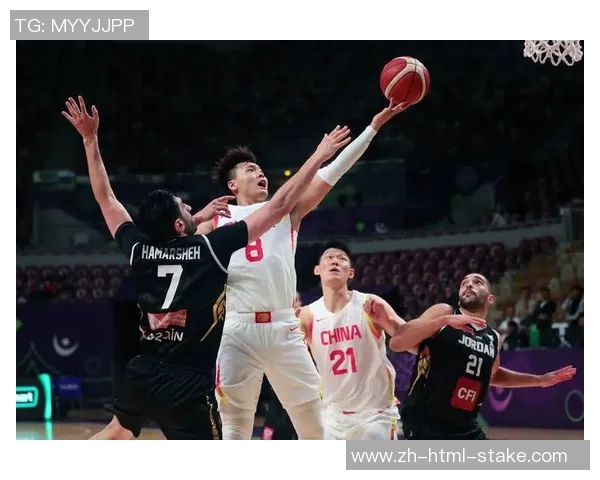 中国男篮迎战约旦队全力争胜展现实力与团队合作精神